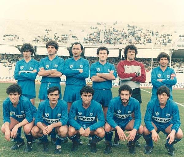 Εντεκάδα του Αιολικού τη σεζόν 1985/86 στην τελευταία συμμετοχή της ομάδας στη Β' Εθνική.