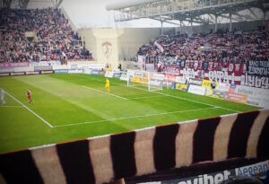 “Βυσσινί” μαθήματα κερκίδας στο AEL FC Arena